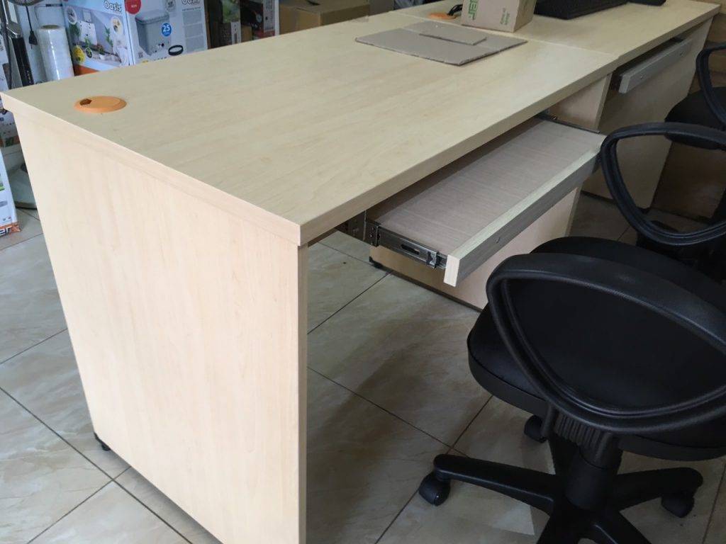Khay để bàn phím máy tính